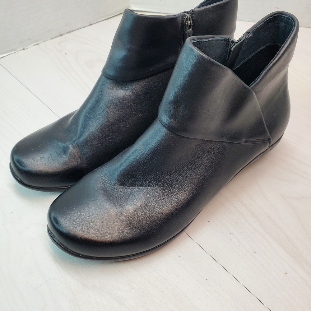 Dansko Black Leather Ankle Boots Women US 10 EU 41 Narrow Modern Boho Minimalist